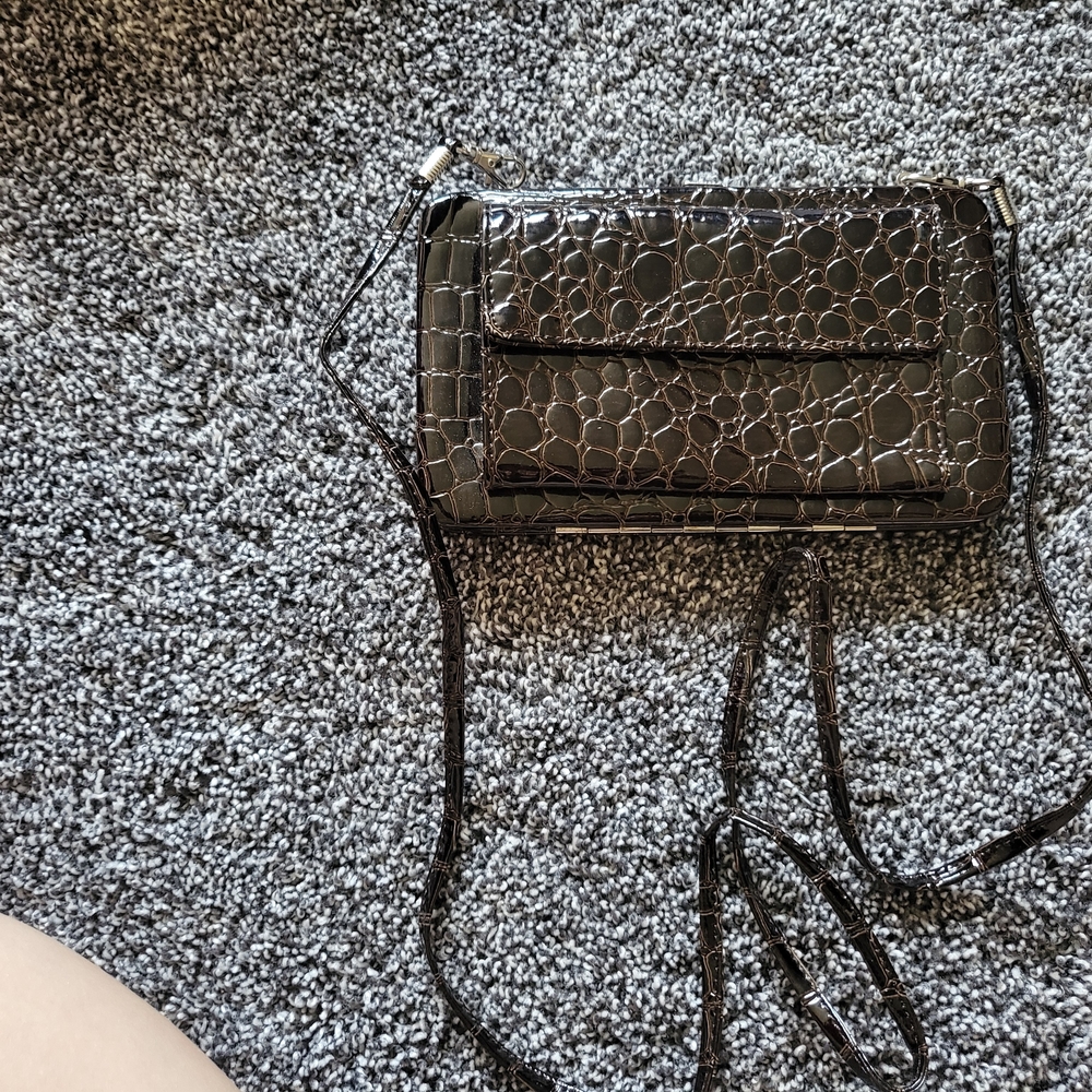 Elegant Black Crocodile-Embossed Women's Bag